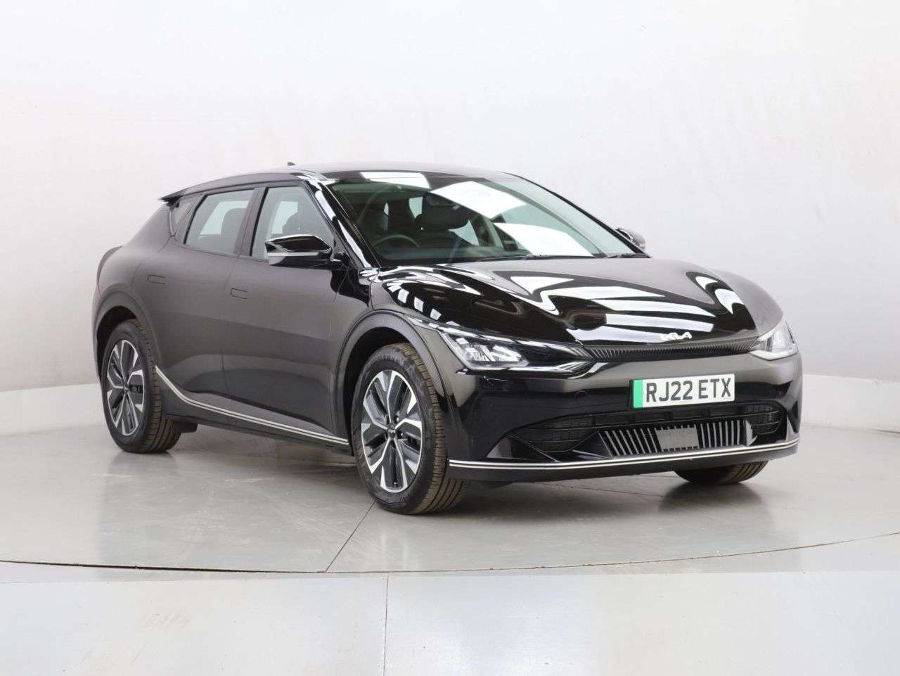 A 2022 KIA EV6 77.4kWh Air Hatchback 5dr Electric Auto (225 bhp) A 2022 KIA EV6 77.4kWh Air Hatchback 5dr Electric Auto (225 bhp)