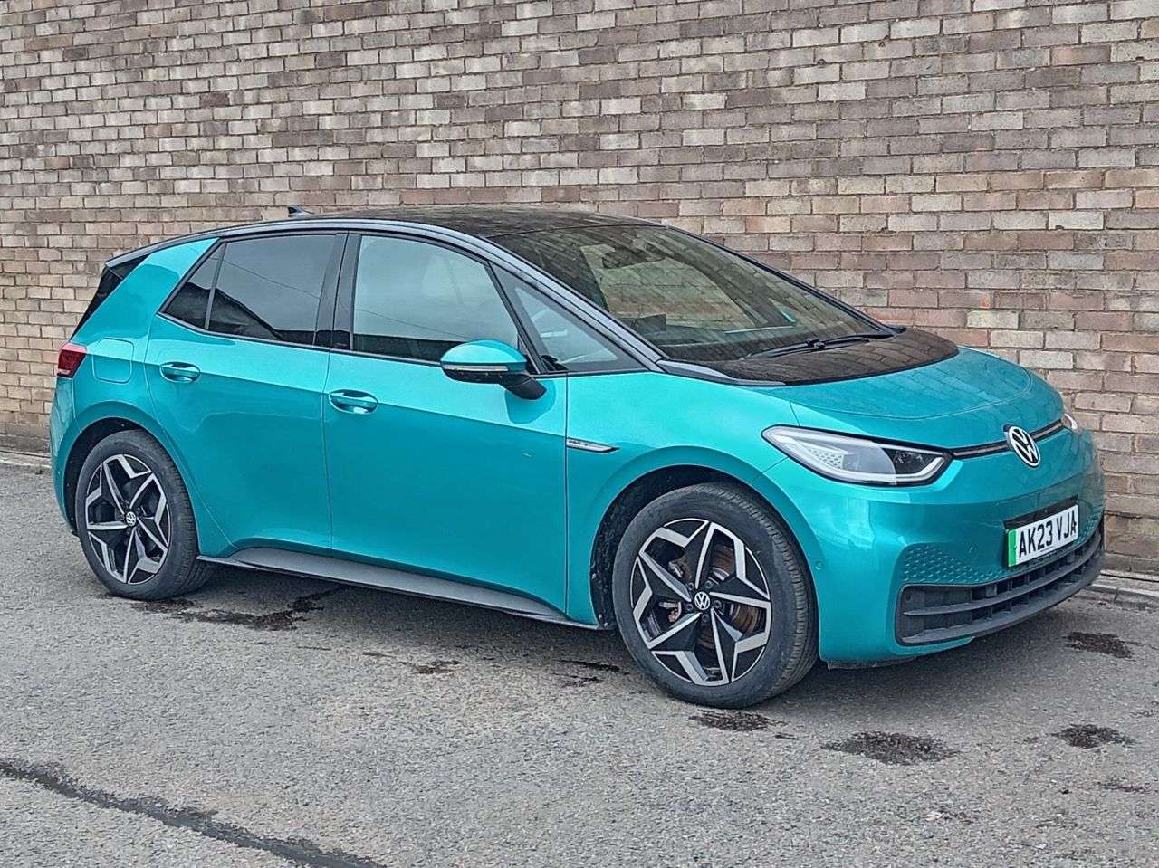 A 2023 VOLKSWAGEN ID3 Pro S 77kWh Tour Hatchback 5dr Electric Auto (4 Seat) (204 ps) A 2023 VOLKSWAGEN ID3 Pro S 77kWh Tour Hatchback 5dr Electric Auto (4 Seat) (204 ps)