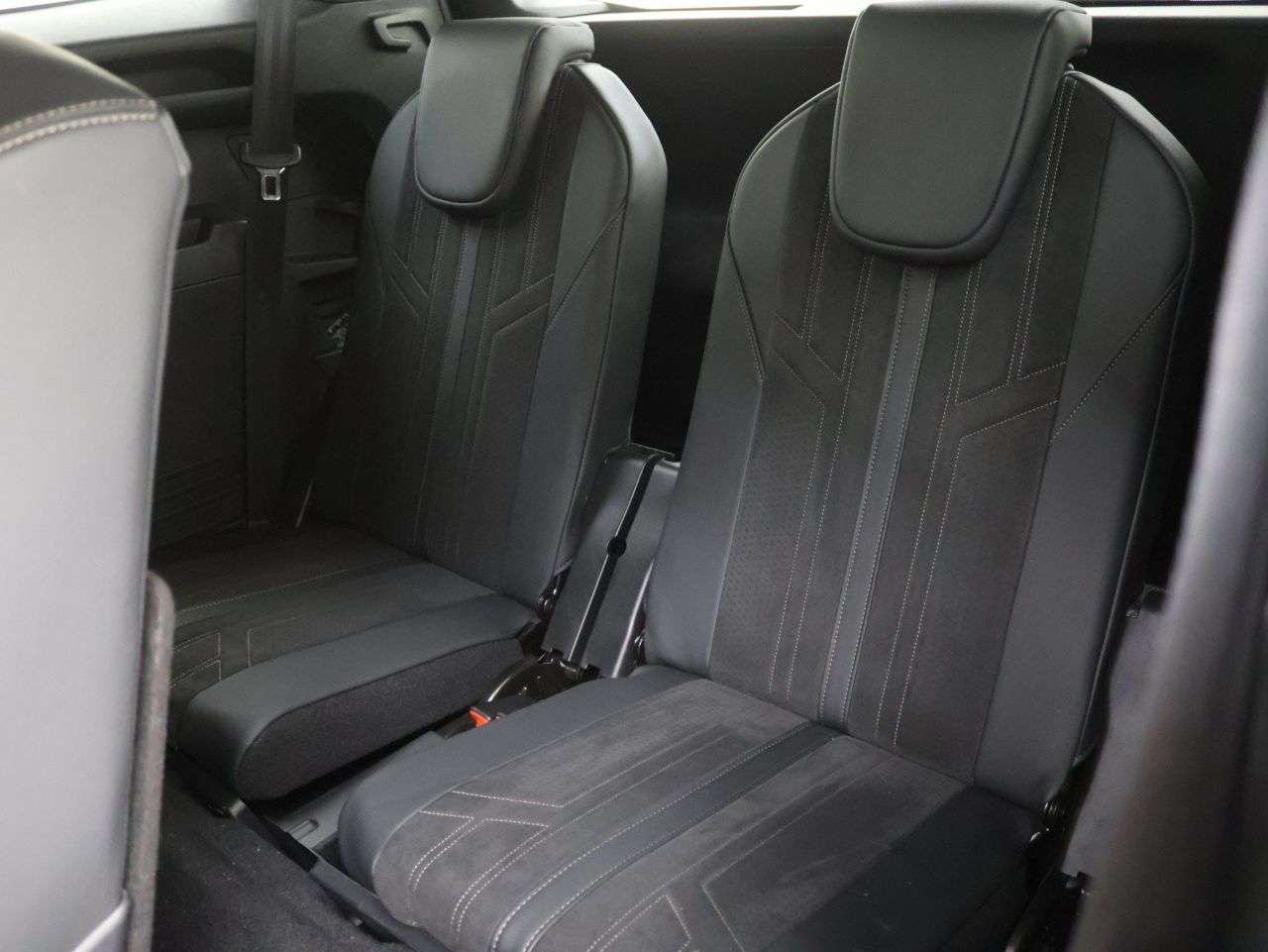 2021 PEUGEOT 5008 2021 PEUGEOT 5008