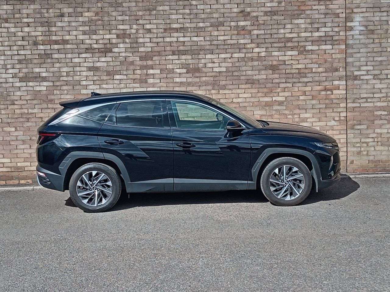 A 2022 HYUNDAI TUCSON 1.6 T-GDi Premium SUV 5dr Petrol Manual Euro 6 (s/s) (150 ps) A 2022 HYUNDAI TUCSON 1.6 T-GDi Premium SUV 5dr Petrol Manual Euro 6 (s/s) (150 ps)