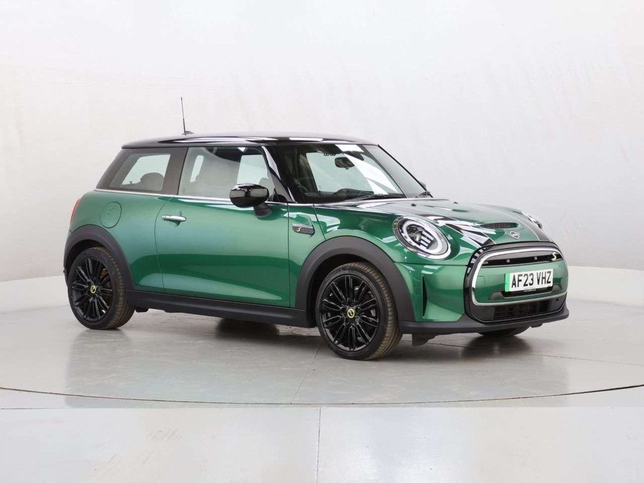 A 2023 MINI ELECTRIC HATCH Cooper SE 32.6kWh Level 2 Hatchback 3dr Electric Auto (184 ps) A 2023 MINI ELECTRIC HATCH Cooper SE 32.6kWh Level 2 Hatchback 3dr Electric Auto (184 ps)