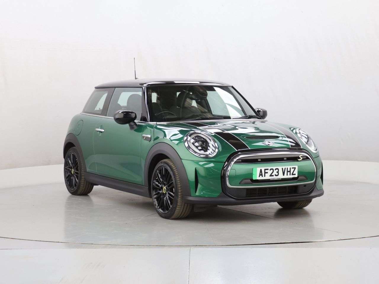A 2023 MINI ELECTRIC HATCH Cooper SE 32.6kWh Level 2 Hatchback 3dr Electric Auto (184 ps) A 2023 MINI ELECTRIC HATCH Cooper SE 32.6kWh Level 2 Hatchback 3dr Electric Auto (184 ps)