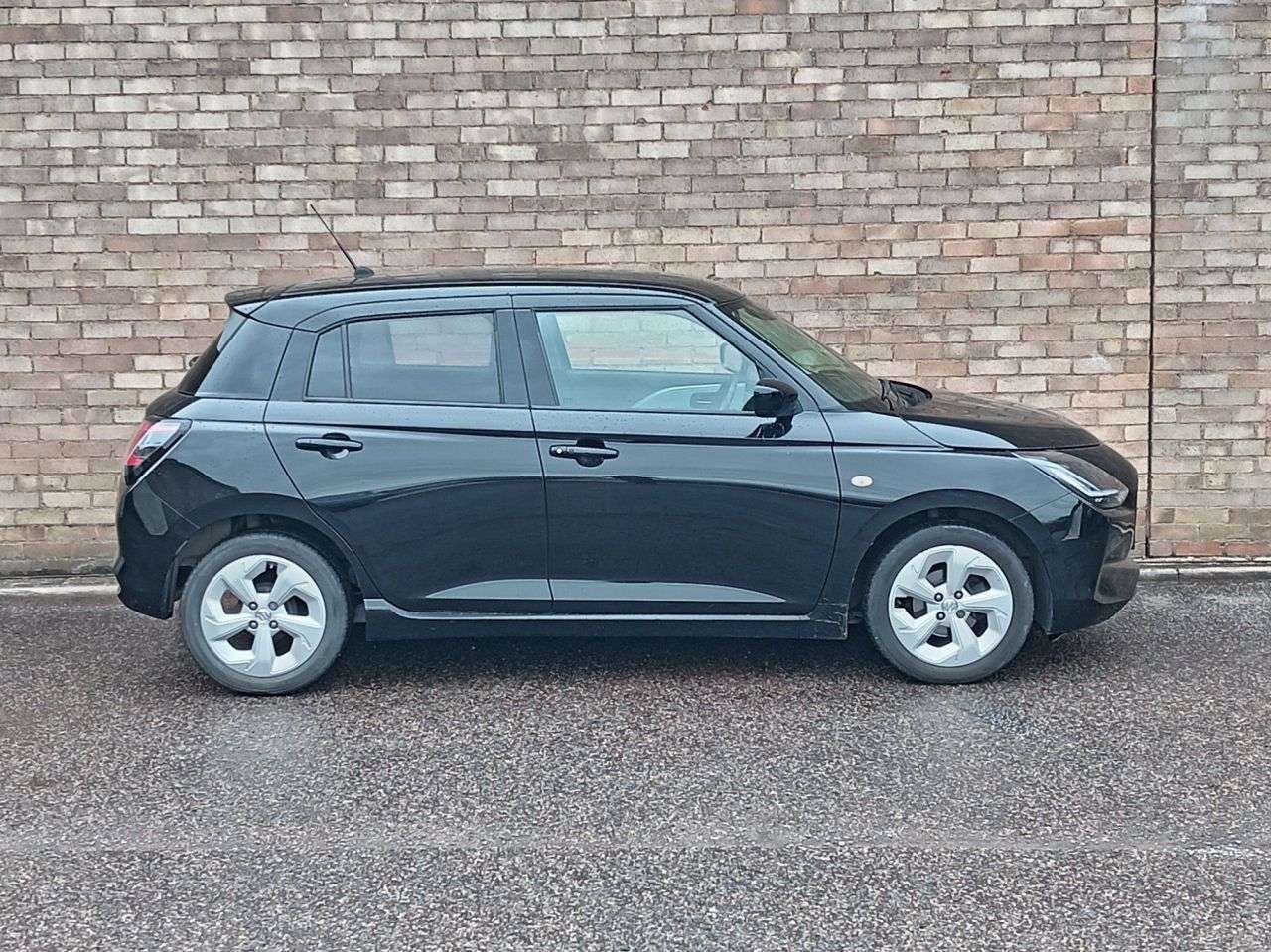 A 2025 SUZUKI SWIFT 1.2 MHEV Motion Hatchback 5dr Petrol Hybrid Manual Euro 6 (s/s) (82 ps) A 2025 SUZUKI SWIFT 1.2 MHEV Motion Hatchback 5dr Petrol Hybrid Manual Euro 6 (s/s) (82 ps)