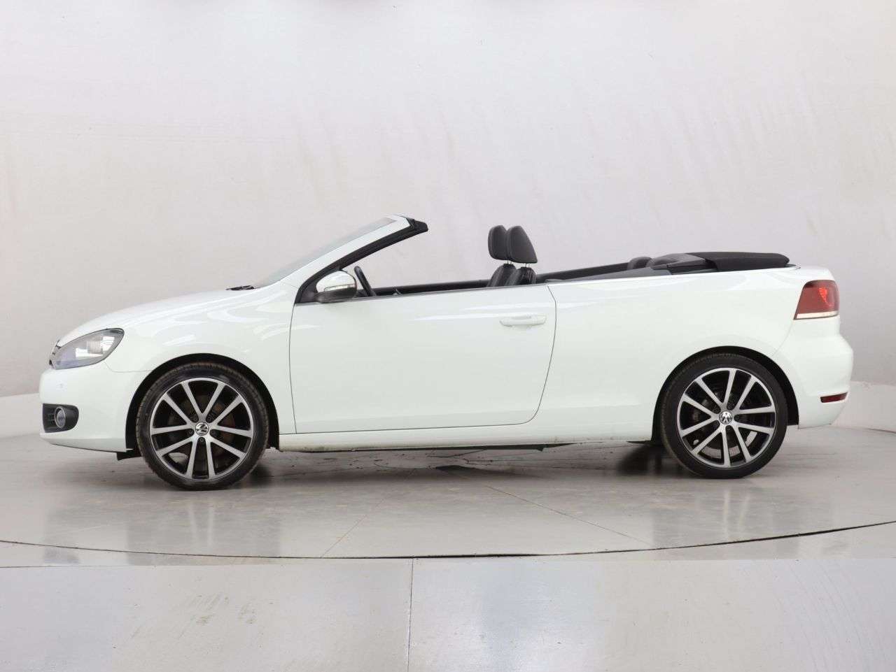 A 2015 VOLKSWAGEN GOLF 2.0 TDI BlueMotion Tech GT Cabriolet 2dr Diesel Manual Euro 5 (s/s) (140 ps A 2015 VOLKSWAGEN GOLF 2.0 TDI BlueMotion Tech GT Cabriolet 2dr Diesel Manual Euro 5 (s/s) (140 ps