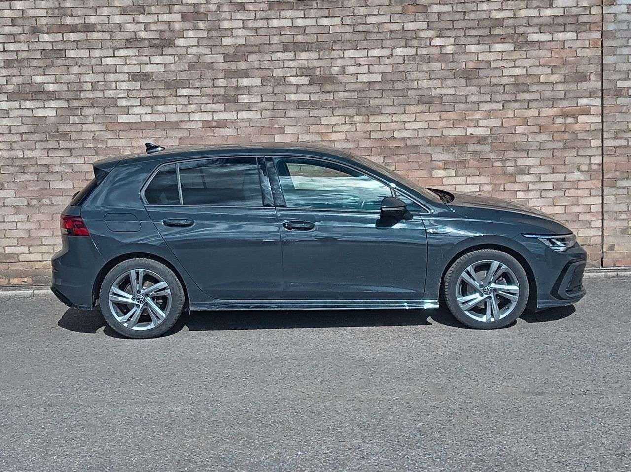 A 2022 VOLKSWAGEN GOLF 1.5 TSI R-Line Hatchback 5dr Petrol Manual Euro 6 (s/s) (150 ps) A 2022 VOLKSWAGEN GOLF 1.5 TSI R-Line Hatchback 5dr Petrol Manual Euro 6 (s/s) (150 ps)