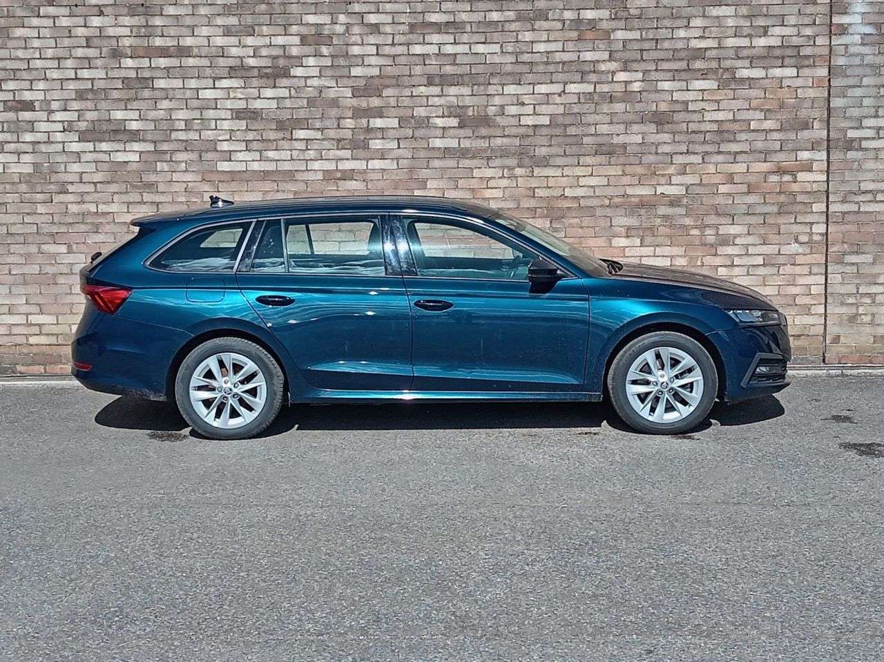 A 2022 SKODA OCTAVIA 1.4 TSI iV 13kWh SE Technology Estate 5dr Petrol Plug-in Hybrid DSG Euro 6 A 2022 SKODA OCTAVIA 1.4 TSI iV 13kWh SE Technology Estate 5dr Petrol Plug-in Hybrid DSG Euro 6
