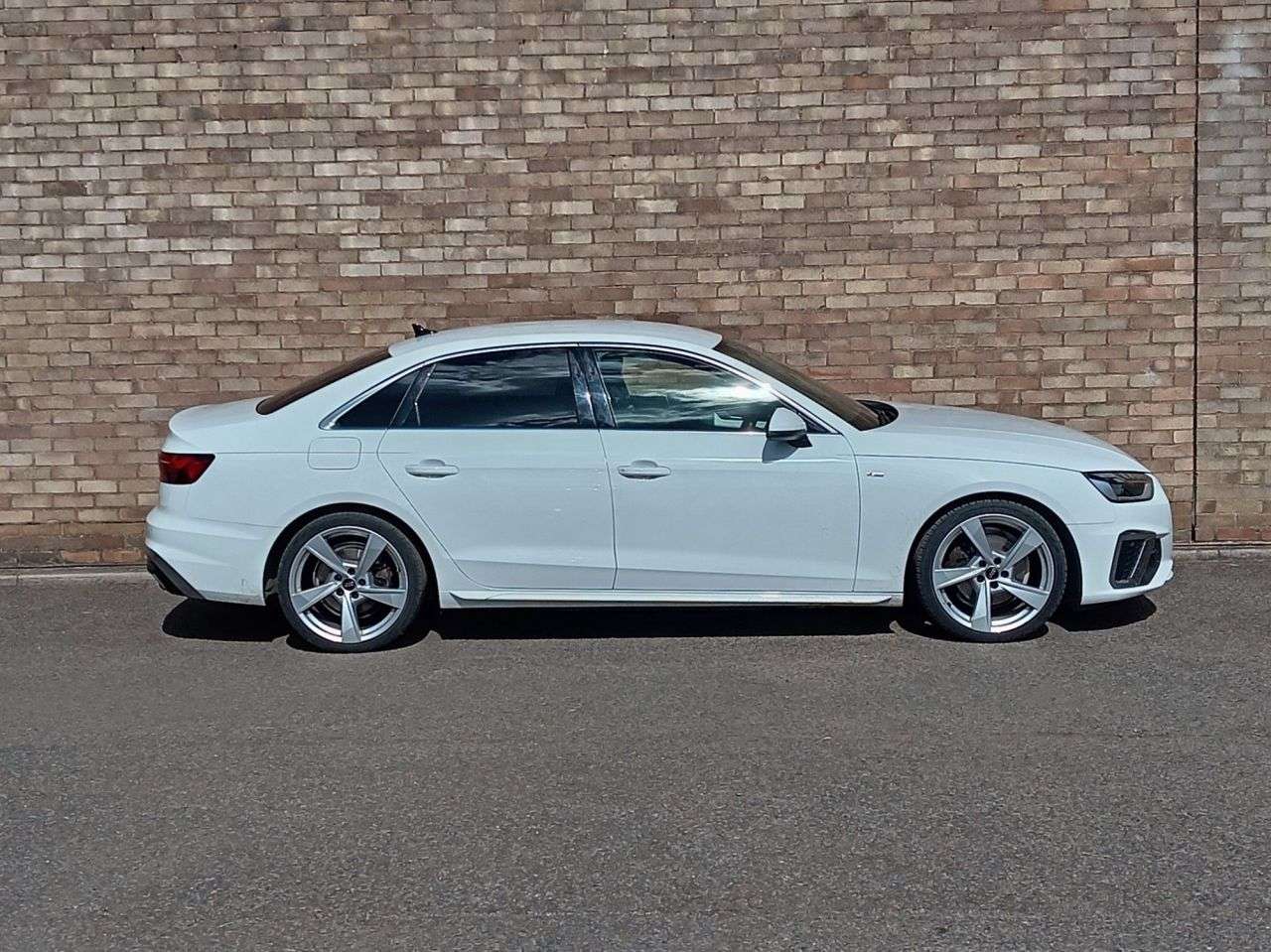 A 2022 AUDI A4 2.0 TFSI 35 S line Saloon 4dr Petrol S Tronic Euro 6 (s/s) (150 ps) A 2022 AUDI A4 2.0 TFSI 35 S line Saloon 4dr Petrol S Tronic Euro 6 (s/s) (150 ps)