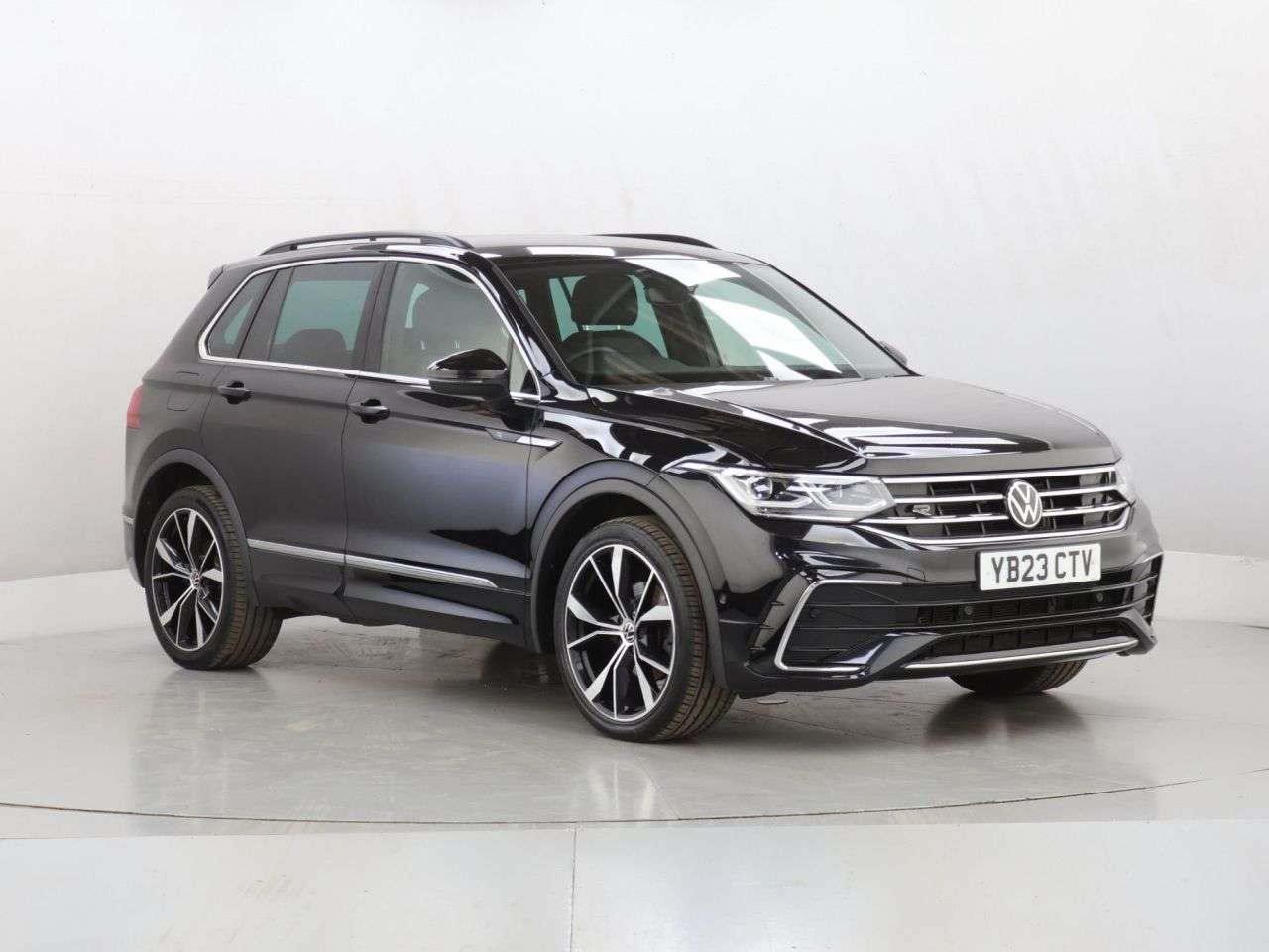 A 2023 VOLKSWAGEN TIGUAN 1.5 TSI R-Line SUV 5dr Petrol DSG Euro 6 (s/s) (150 ps) A 2023 VOLKSWAGEN TIGUAN 1.5 TSI R-Line SUV 5dr Petrol DSG Euro 6 (s/s) (150 ps)