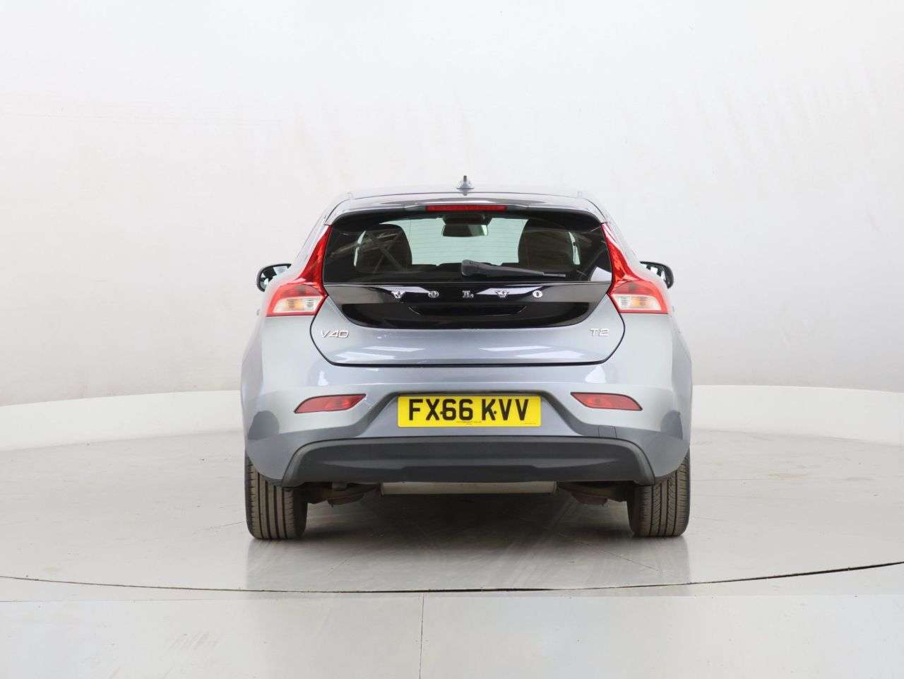 2016 VOLVO V40 2016 VOLVO V40