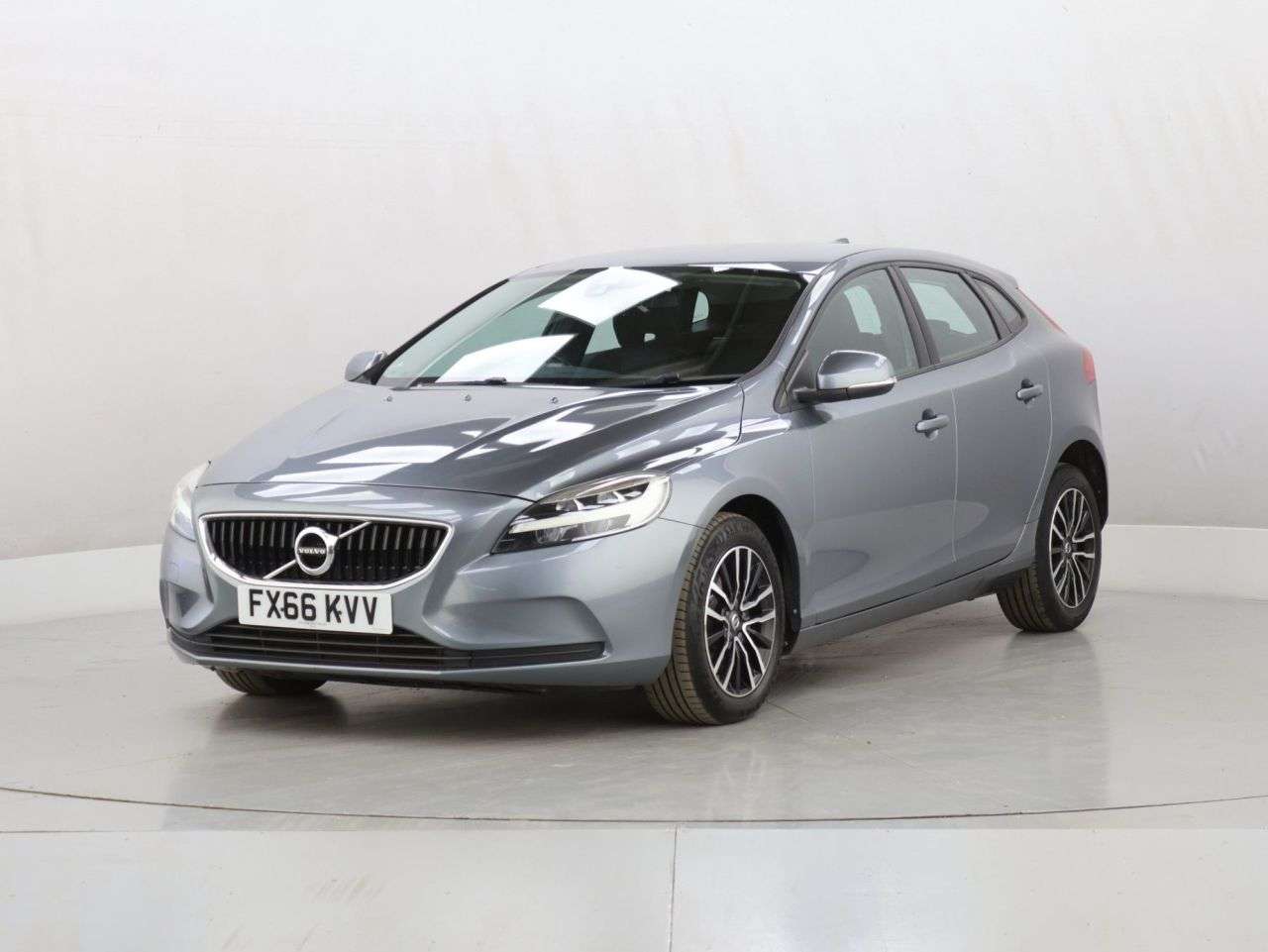 2016 VOLVO V40 2016 VOLVO V40