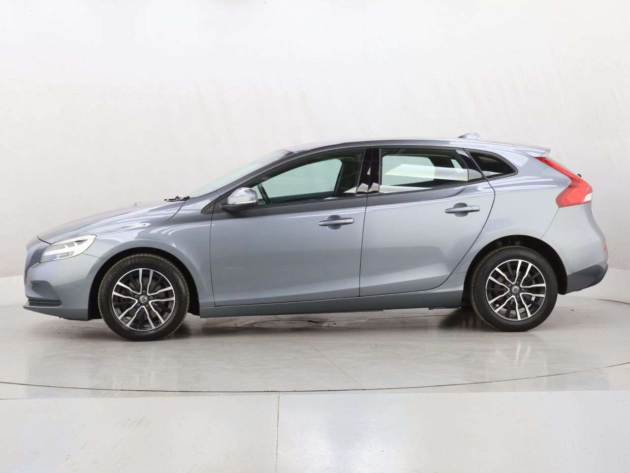 2016 VOLVO V40 2016 VOLVO V40