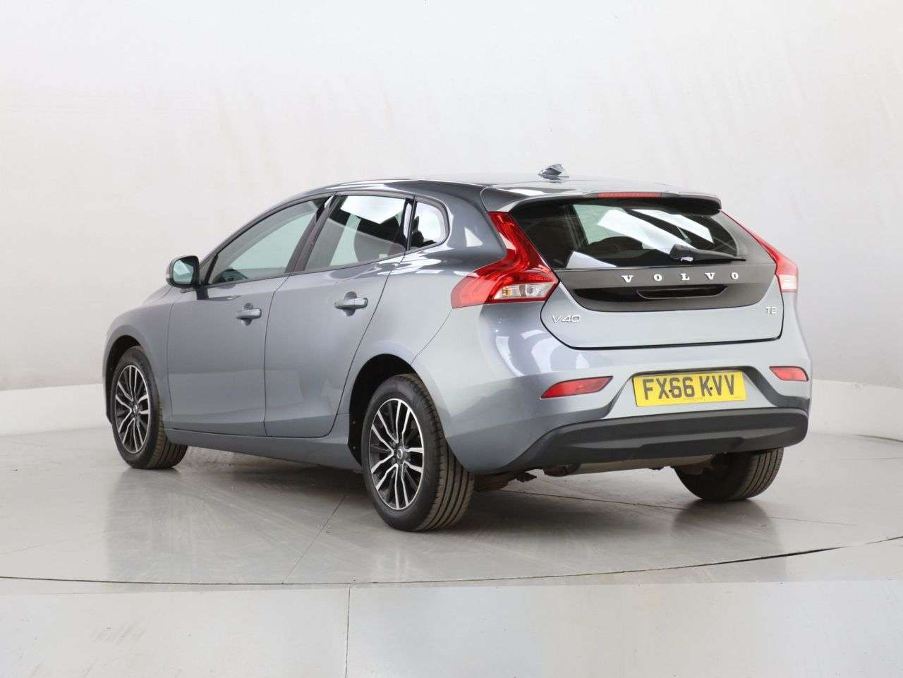 2016 VOLVO V40 2016 VOLVO V40