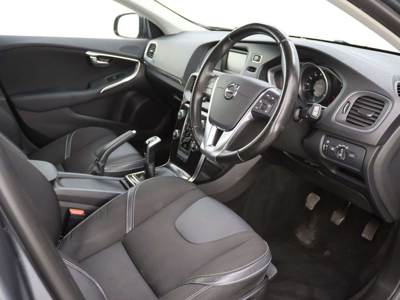 2016 VOLVO V40 2016 VOLVO V40