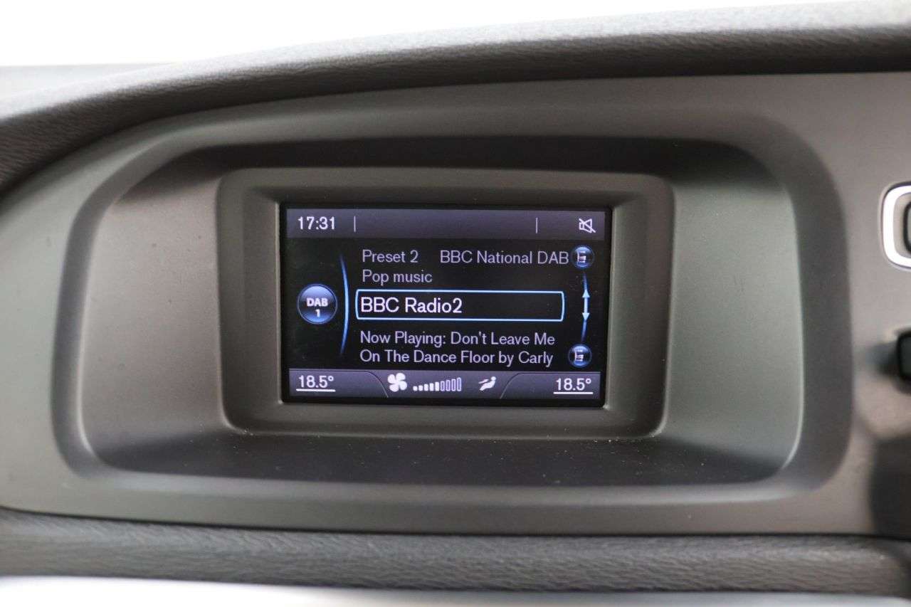 2016 VOLVO V40 2016 VOLVO V40