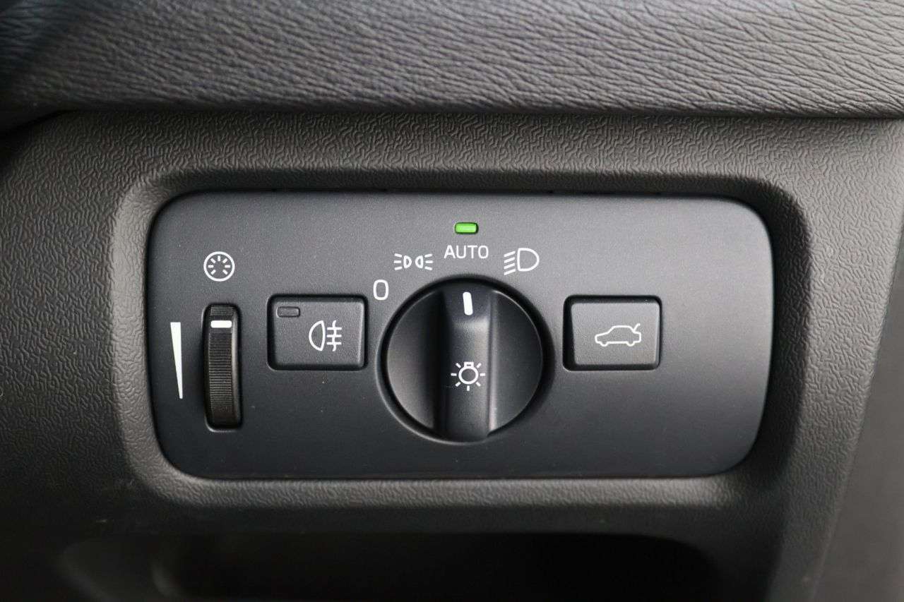 2016 VOLVO V40 2016 VOLVO V40