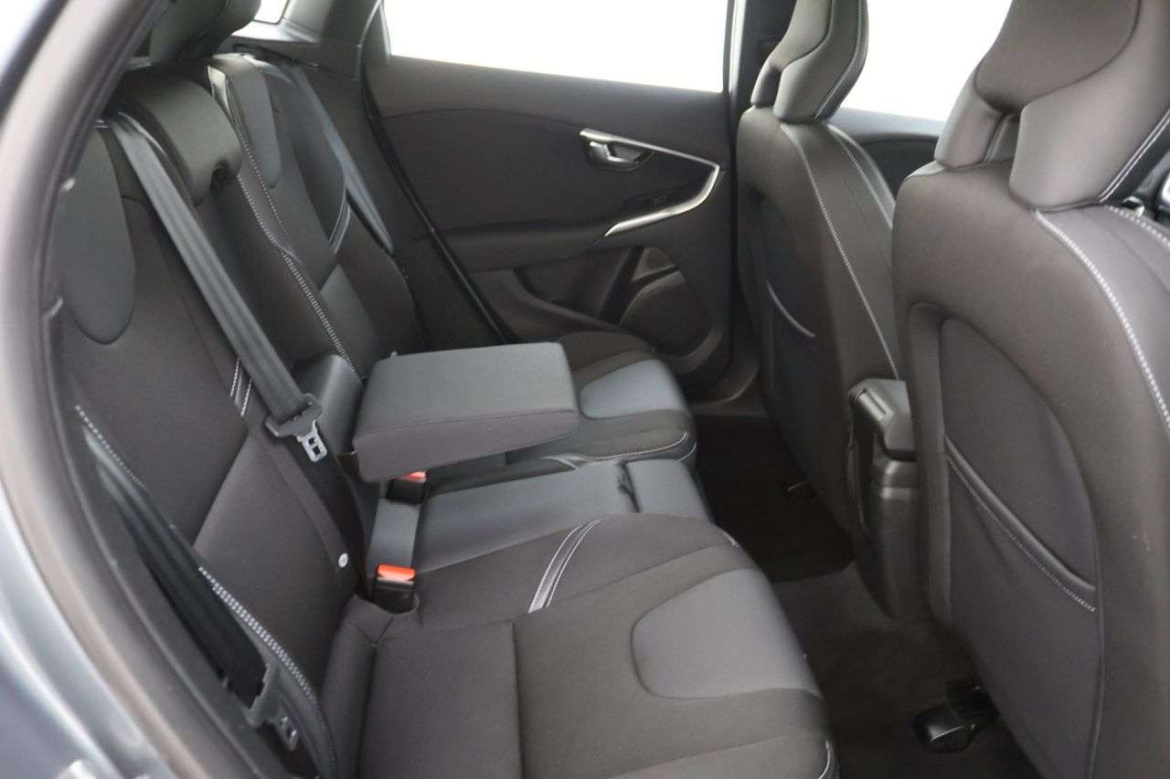 2016 VOLVO V40 2016 VOLVO V40