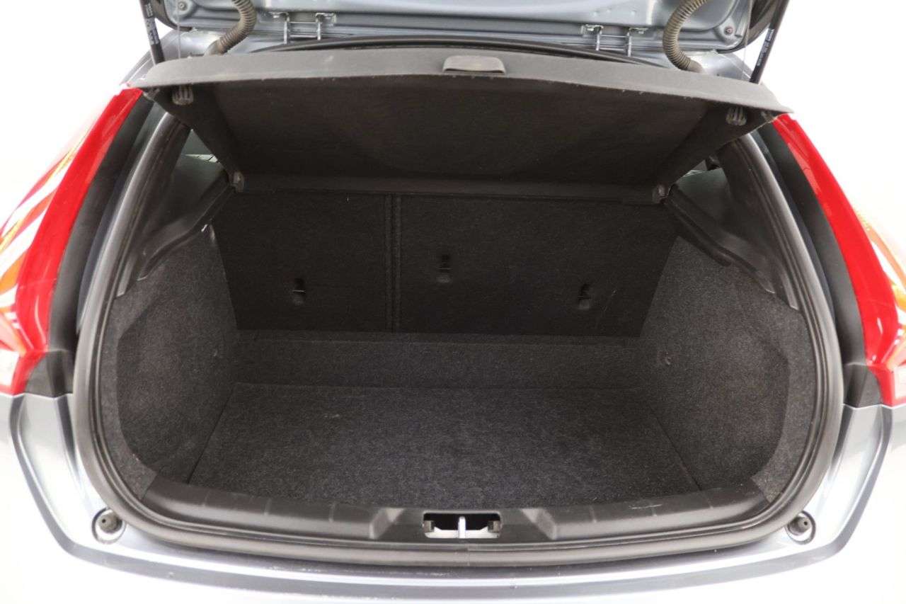 2016 VOLVO V40 2016 VOLVO V40