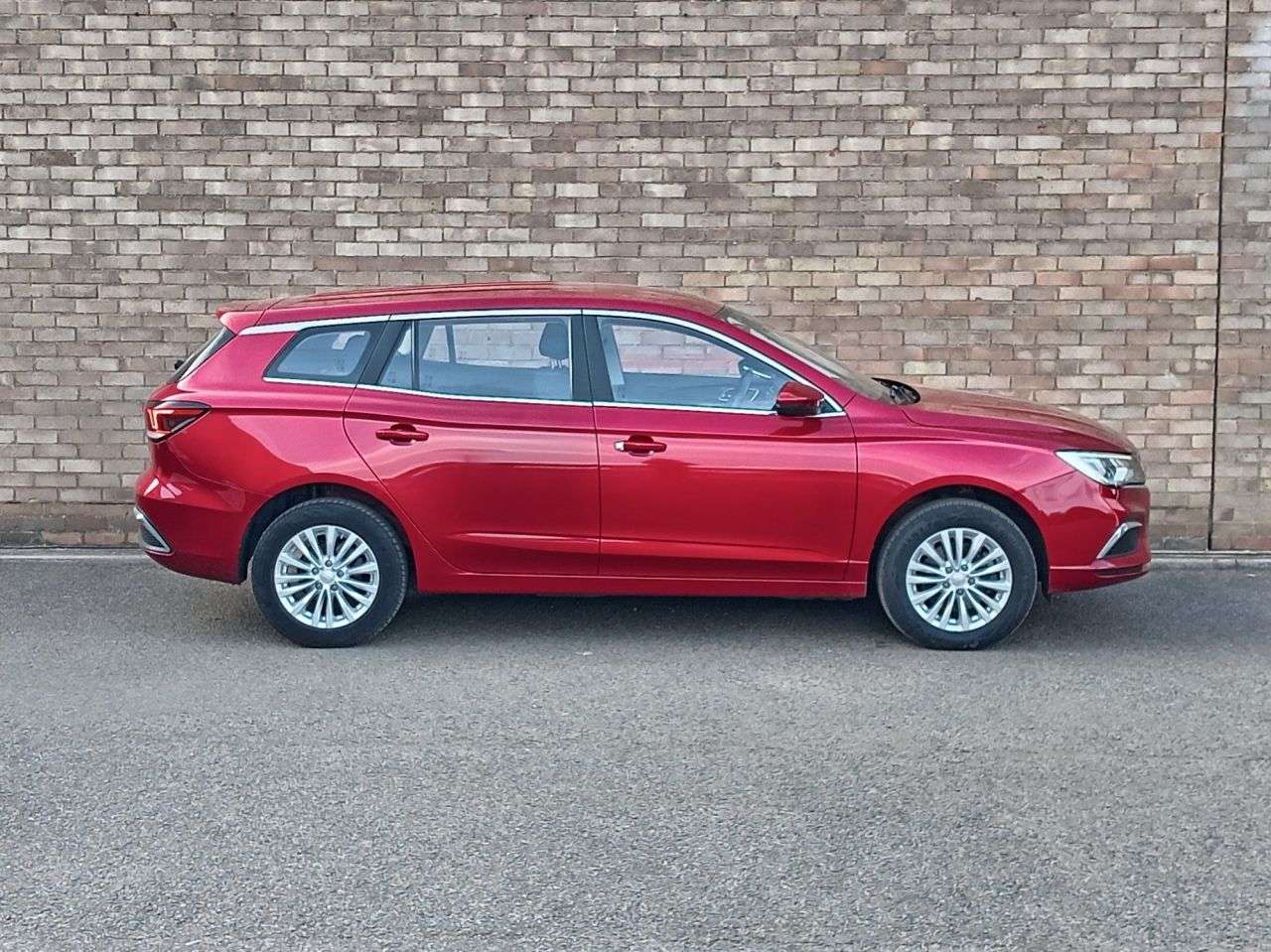A 2022 MG MG 5 61.1kWh Excite Long Range Estate 5dr Electric Auto (156 ps) A 2022 MG MG 5 61.1kWh Excite Long Range Estate 5dr Electric Auto (156 ps)