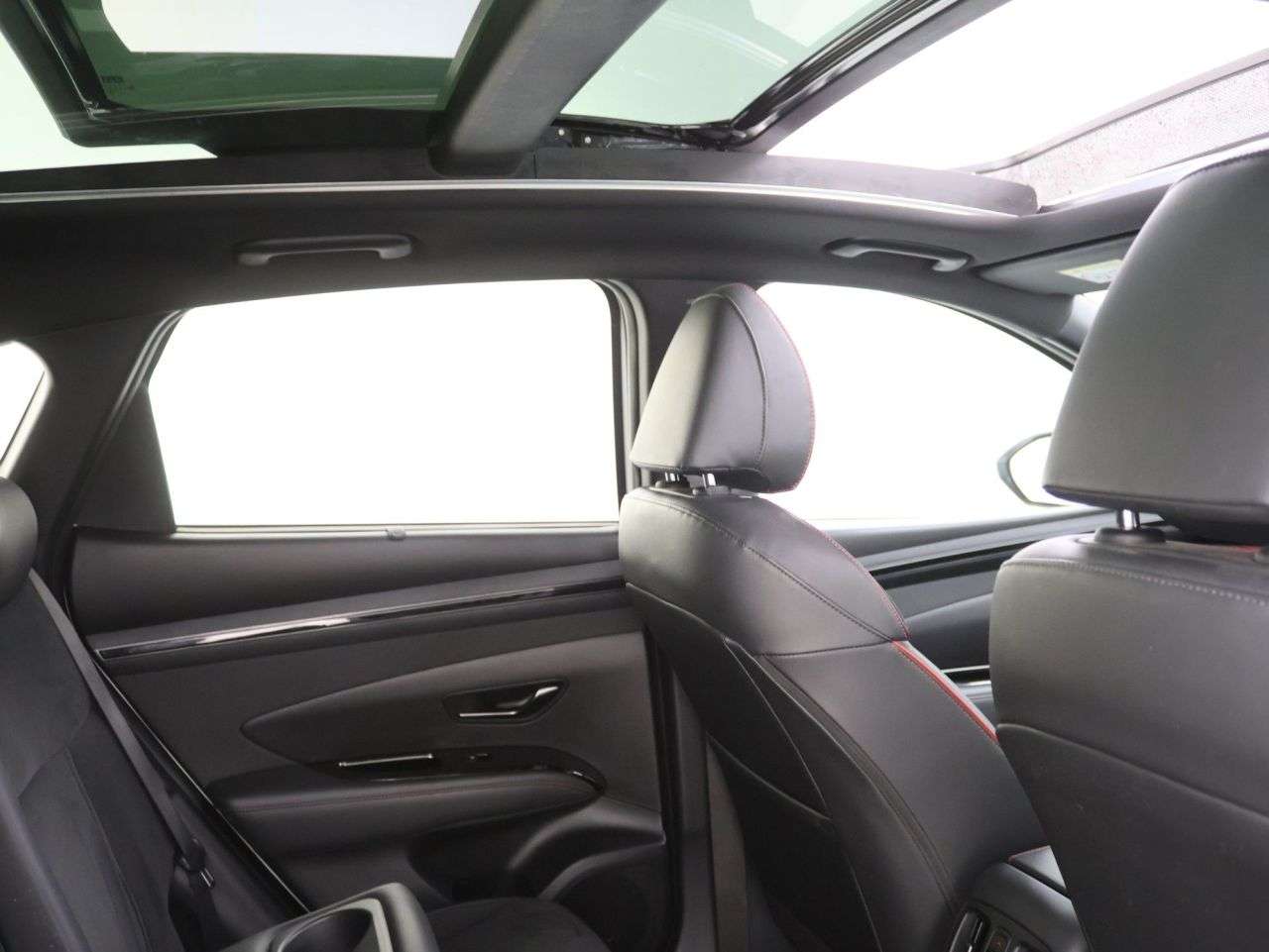 A 2024 HYUNDAI TUCSON 1.6 T-GDi 13.8kWh N Line S SUV 5dr Petrol Plug-in Hybrid Auto 4WD Euro 6 (s A 2024 HYUNDAI TUCSON 1.6 T-GDi 13.8kWh N Line S SUV 5dr Petrol Plug-in Hybrid Auto 4WD Euro 6 (s