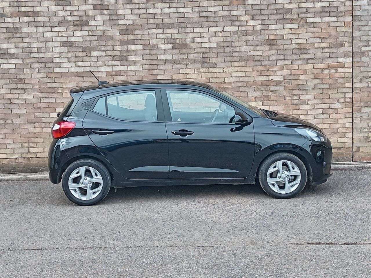 A 2023 HYUNDAI I10 1.0 SE Connect Hatchback 5dr Petrol Manual Euro 6 (s/s) (67 ps) A 2023 HYUNDAI I10 1.0 SE Connect Hatchback 5dr Petrol Manual Euro 6 (s/s) (67 ps)