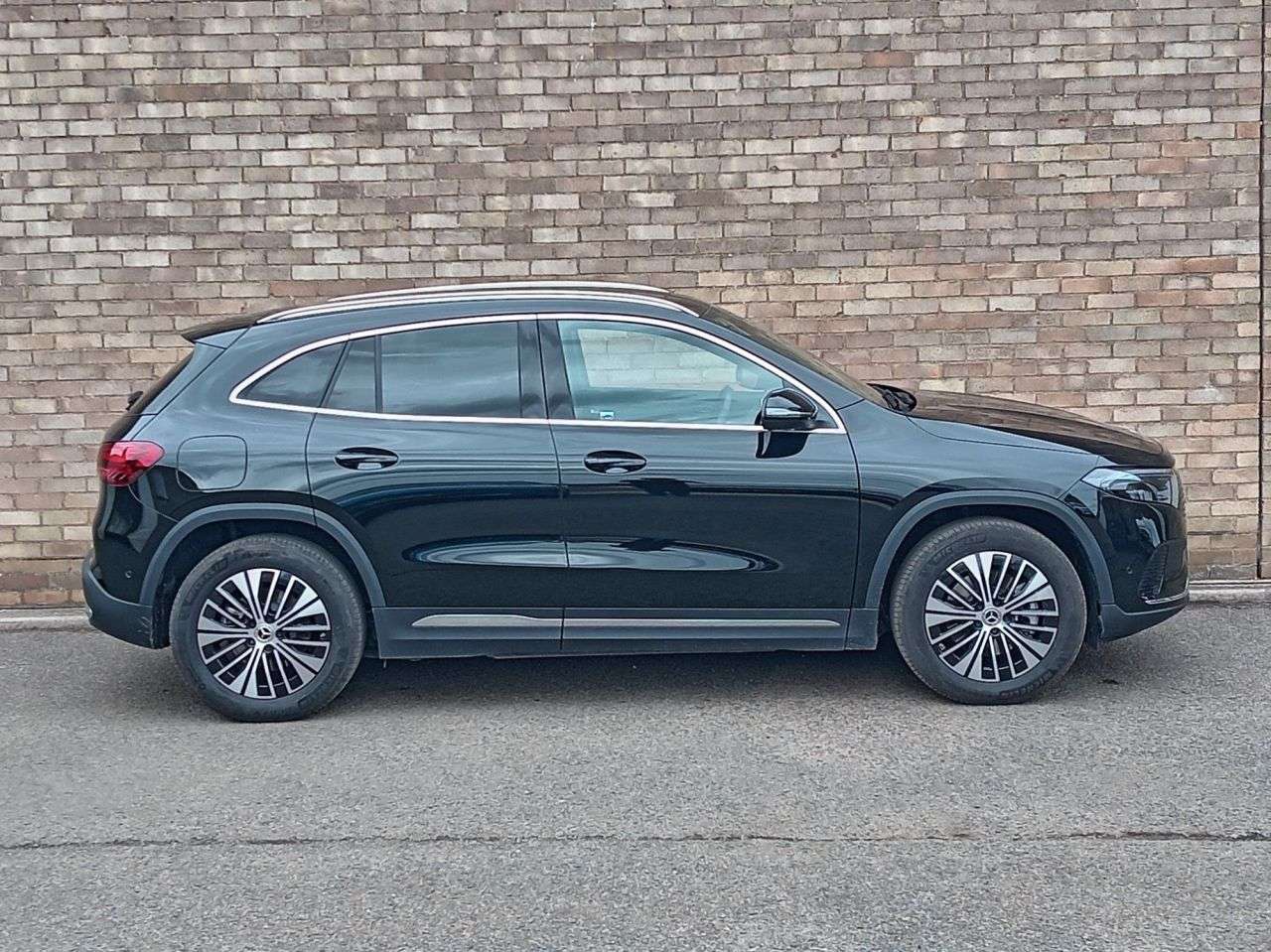A 2025 MERCEDES-BENZ EQA EQA 250+ 70.5kWh Sport (Executive) SUV 5dr Electric Auto (190 ps) A 2025 MERCEDES-BENZ EQA EQA 250+ 70.5kWh Sport (Executive) SUV 5dr Electric Auto (190 ps)