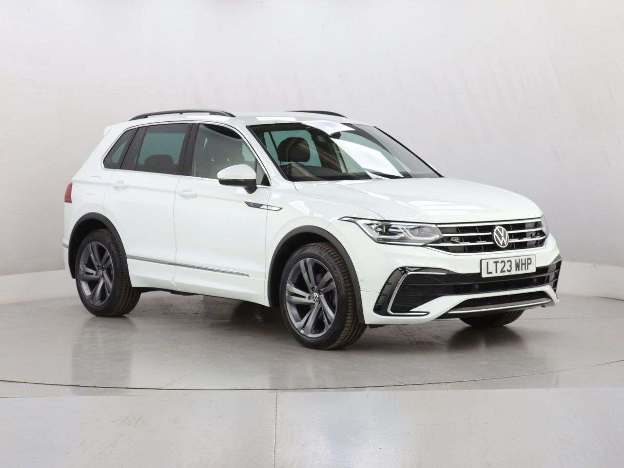 A 2023 VOLKSWAGEN TIGUAN 1.5 TSI R-Line Edition SUV 5dr Petrol DSG Euro 6 (s/s) (150 ps) A 2023 VOLKSWAGEN TIGUAN 1.5 TSI R-Line Edition SUV 5dr Petrol DSG Euro 6 (s/s) (150 ps)