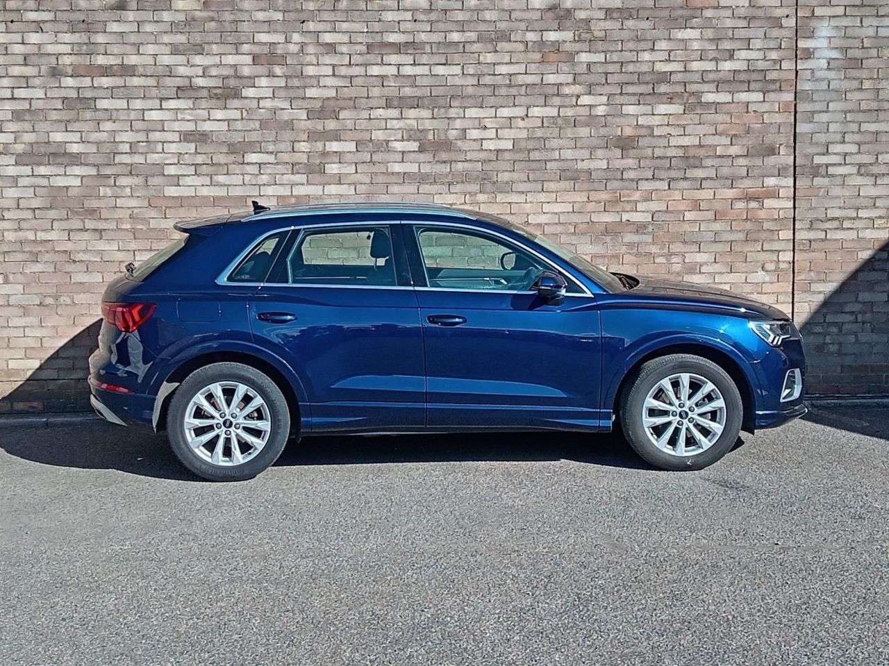 A 2022 AUDI Q3 1.5 TFSI CoD 35 Sport SUV 5dr Petrol Manual Euro 6 (s/s) (150 ps) A 2022 AUDI Q3 1.5 TFSI CoD 35 Sport SUV 5dr Petrol Manual Euro 6 (s/s) (150 ps)