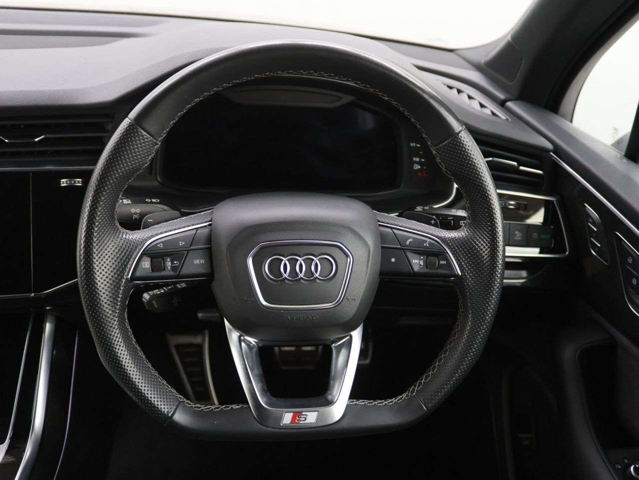 2022 AUDI SQ7 2022 AUDI SQ7