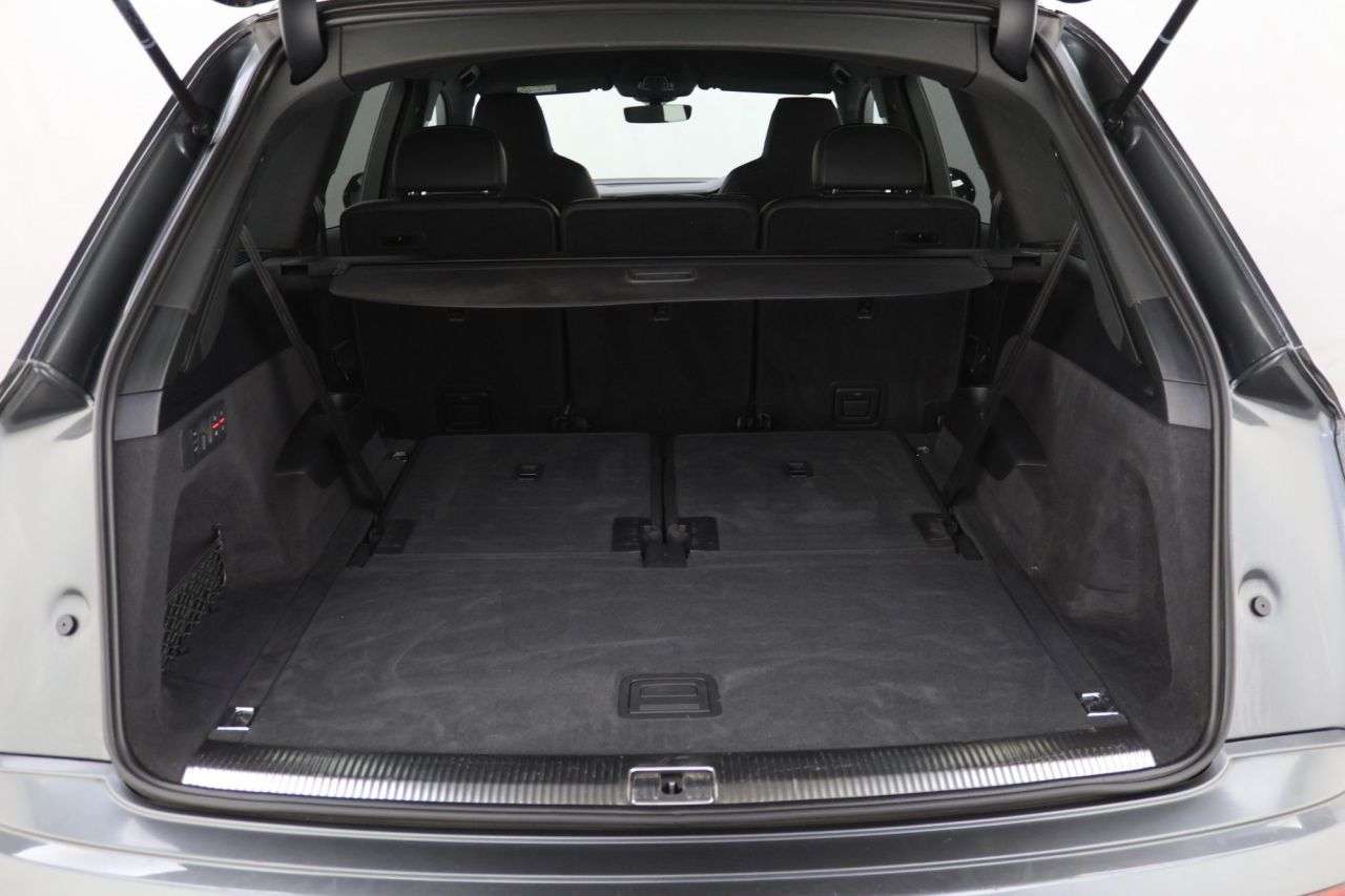 2022 AUDI SQ7 2022 AUDI SQ7