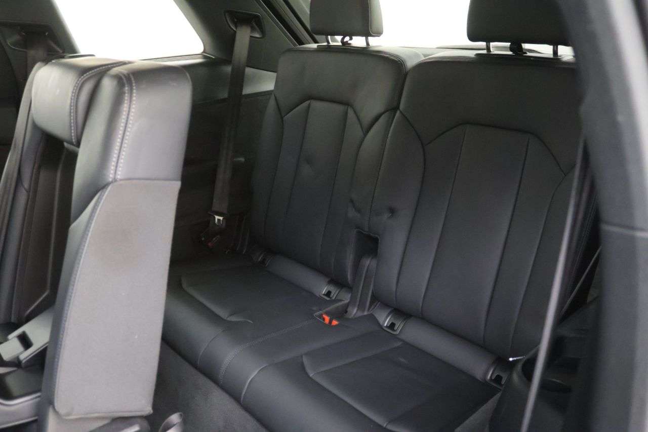 2022 AUDI SQ7 2022 AUDI SQ7