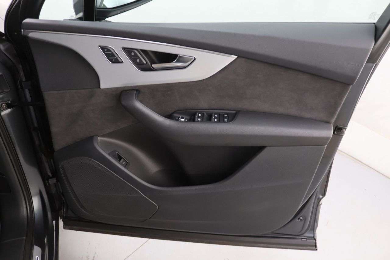 2022 AUDI SQ7 2022 AUDI SQ7