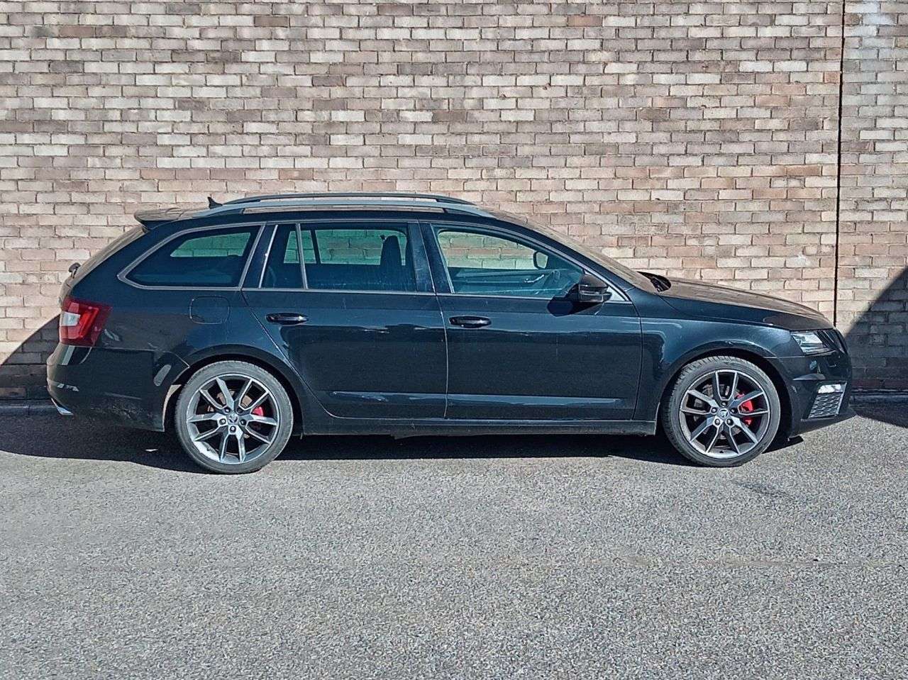 A 2018 SKODA OCTAVIA 2.0 TDI vRS Estate 5dr Diesel DSG 7Spd Euro 6 (s/s) (184 ps) A 2018 SKODA OCTAVIA 2.0 TDI vRS Estate 5dr Diesel DSG 7Spd Euro 6 (s/s) (184 ps)