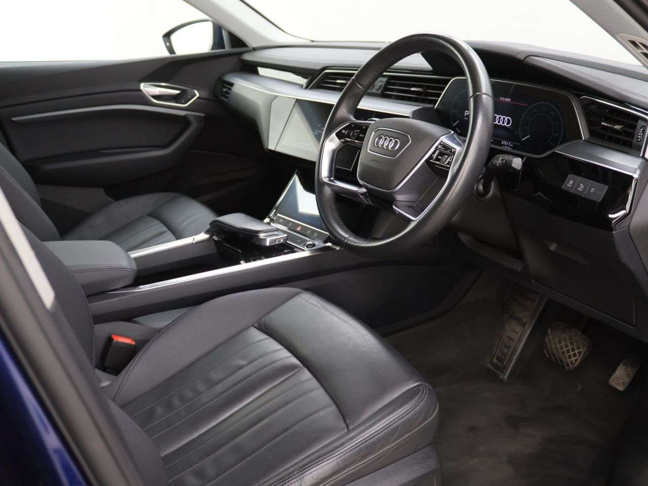 2022 AUDI E-TRON 2022 AUDI E-TRON