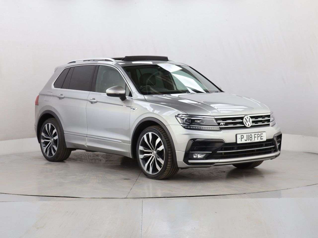 A 2018 VOLKSWAGEN TIGUAN 2.0 TDI R-Line SUV 5dr Diesel Manual Euro 6 (s/s) (150 ps) A 2018 VOLKSWAGEN TIGUAN 2.0 TDI R-Line SUV 5dr Diesel Manual Euro 6 (s/s) (150 ps)