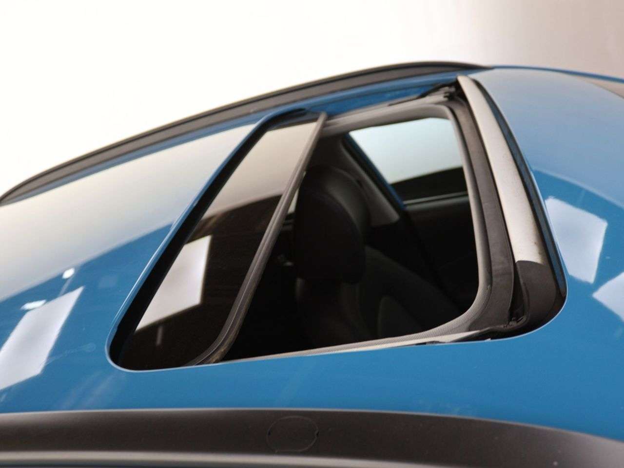 A 2023 HYUNDAI KONA 64kWh Ultimate SUV 5dr Electric Auto (10.5kW Charger) (204 ps) A 2023 HYUNDAI KONA 64kWh Ultimate SUV 5dr Electric Auto (10.5kW Charger) (204 ps)