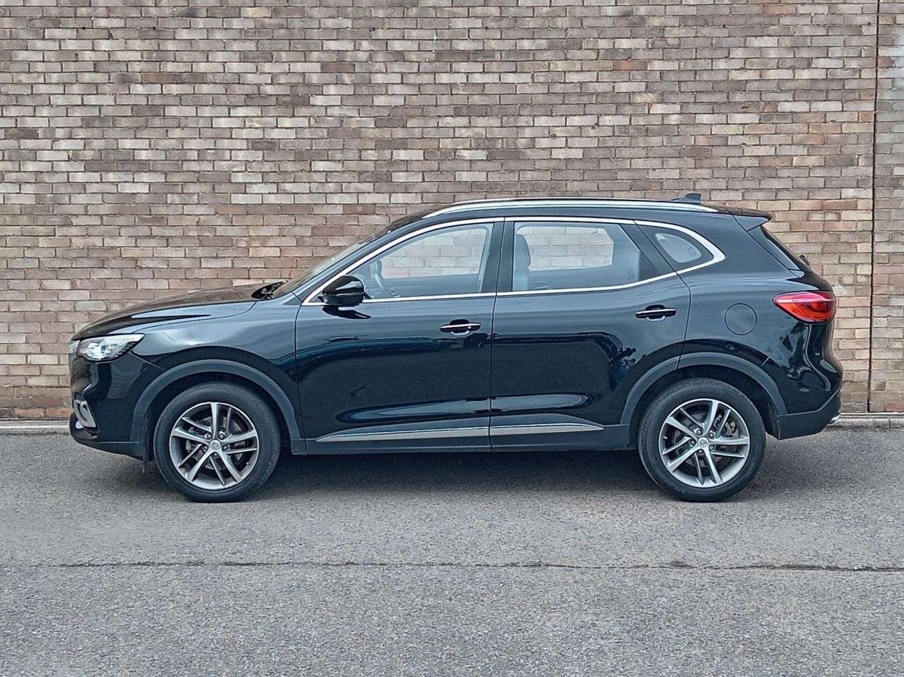 A 2023 MG MG HS 1.5 T-GDI Excite SUV 5dr Petrol Manual Euro 6 (s/s) (162 ps) A 2023 MG MG HS 1.5 T-GDI Excite SUV 5dr Petrol Manual Euro 6 (s/s) (162 ps)