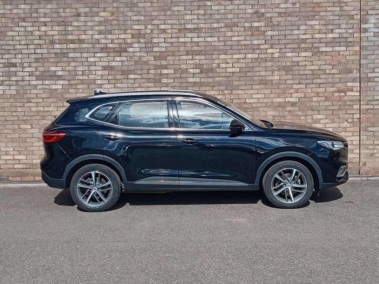 A 2023 MG MG HS 1.5 T-GDI 16.6kWh Excite SUV 5dr Petrol Plug-in Hybrid Auto Euro 6 (s/s) (2 A 2023 MG MG HS 1.5 T-GDI 16.6kWh Excite SUV 5dr Petrol Plug-in Hybrid Auto Euro 6 (s/s) (2