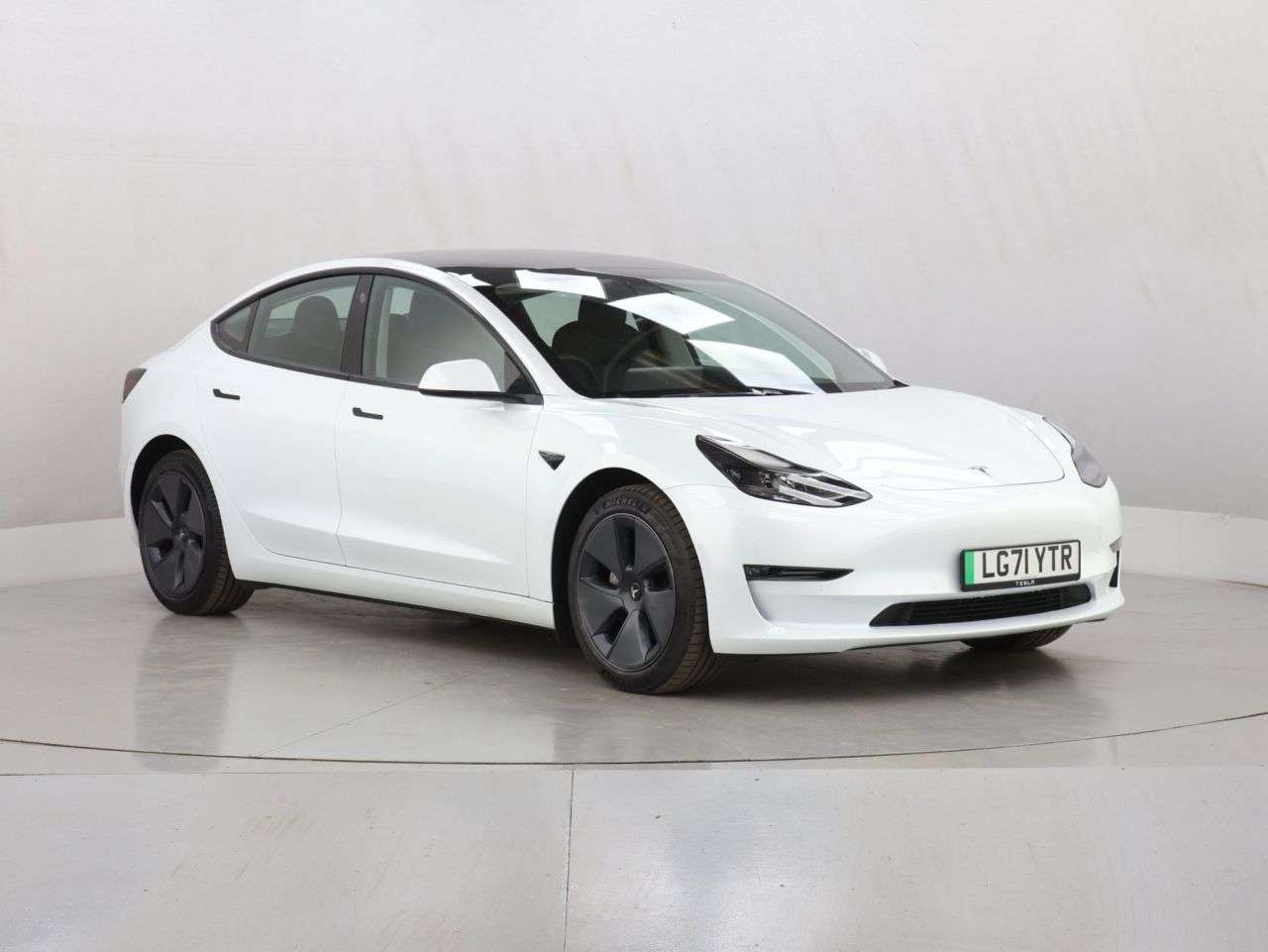 A 2021 TESLA MODEL 3 (Dual Motor) Long Range Saloon 4dr Electric Auto 4WDE (346 ps) A 2021 TESLA MODEL 3 (Dual Motor) Long Range Saloon 4dr Electric Auto 4WDE (346 ps)