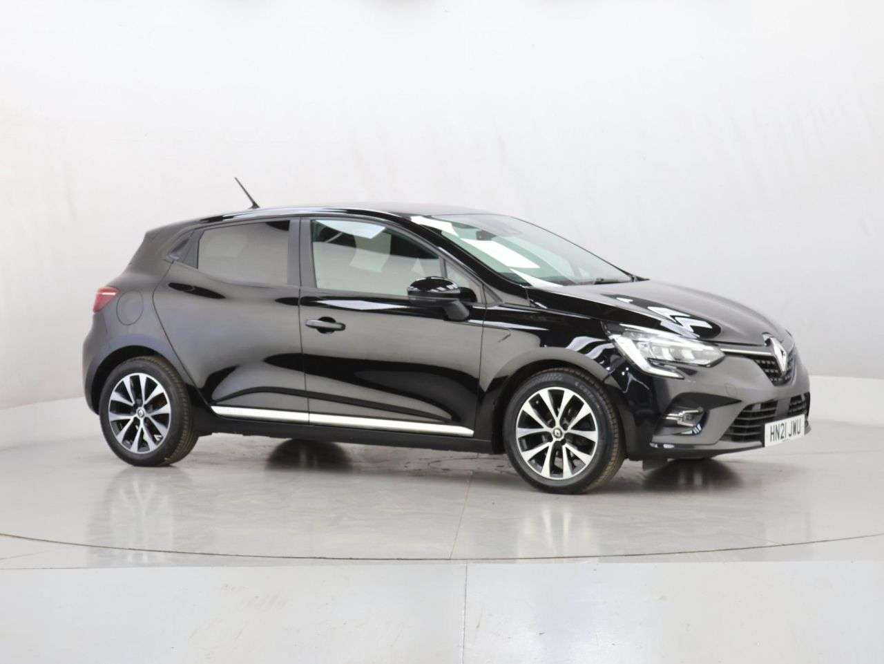 A 2021 RENAULT CLIO 1.0 TCe Iconic Hatchback 5dr Petrol Manual Euro 6 (s/s) (100 ps) A 2021 RENAULT CLIO 1.0 TCe Iconic Hatchback 5dr Petrol Manual Euro 6 (s/s) (100 ps)