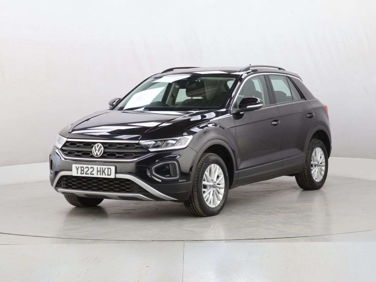 A 2022 VOLKSWAGEN T-ROC 1.5 TSI Life SUV 5dr Petrol DSG Euro 6 (s/s) (150 ps) A 2022 VOLKSWAGEN T-ROC 1.5 TSI Life SUV 5dr Petrol DSG Euro 6 (s/s) (150 ps)