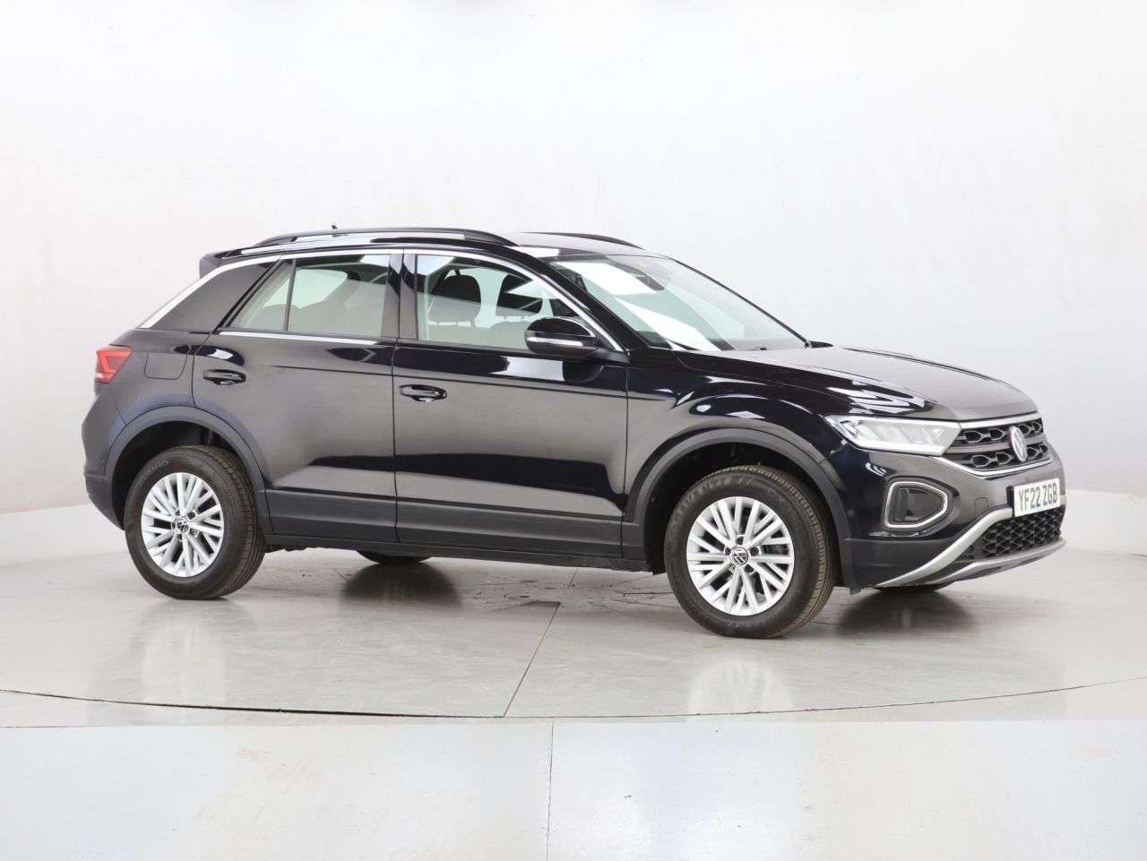 A 2022 VOLKSWAGEN T-ROC 1.5 TSI Life SUV 5dr Petrol DSG Euro 6 (s/s) (150 ps) A 2022 VOLKSWAGEN T-ROC 1.5 TSI Life SUV 5dr Petrol DSG Euro 6 (s/s) (150 ps)