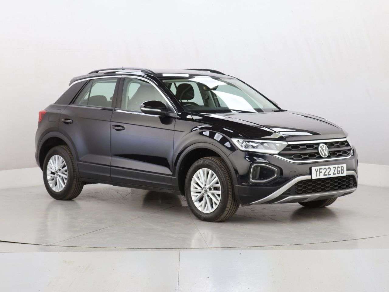 A 2022 VOLKSWAGEN T-ROC 1.5 TSI Life SUV 5dr Petrol DSG Euro 6 (s/s) (150 ps) A 2022 VOLKSWAGEN T-ROC 1.5 TSI Life SUV 5dr Petrol DSG Euro 6 (s/s) (150 ps)