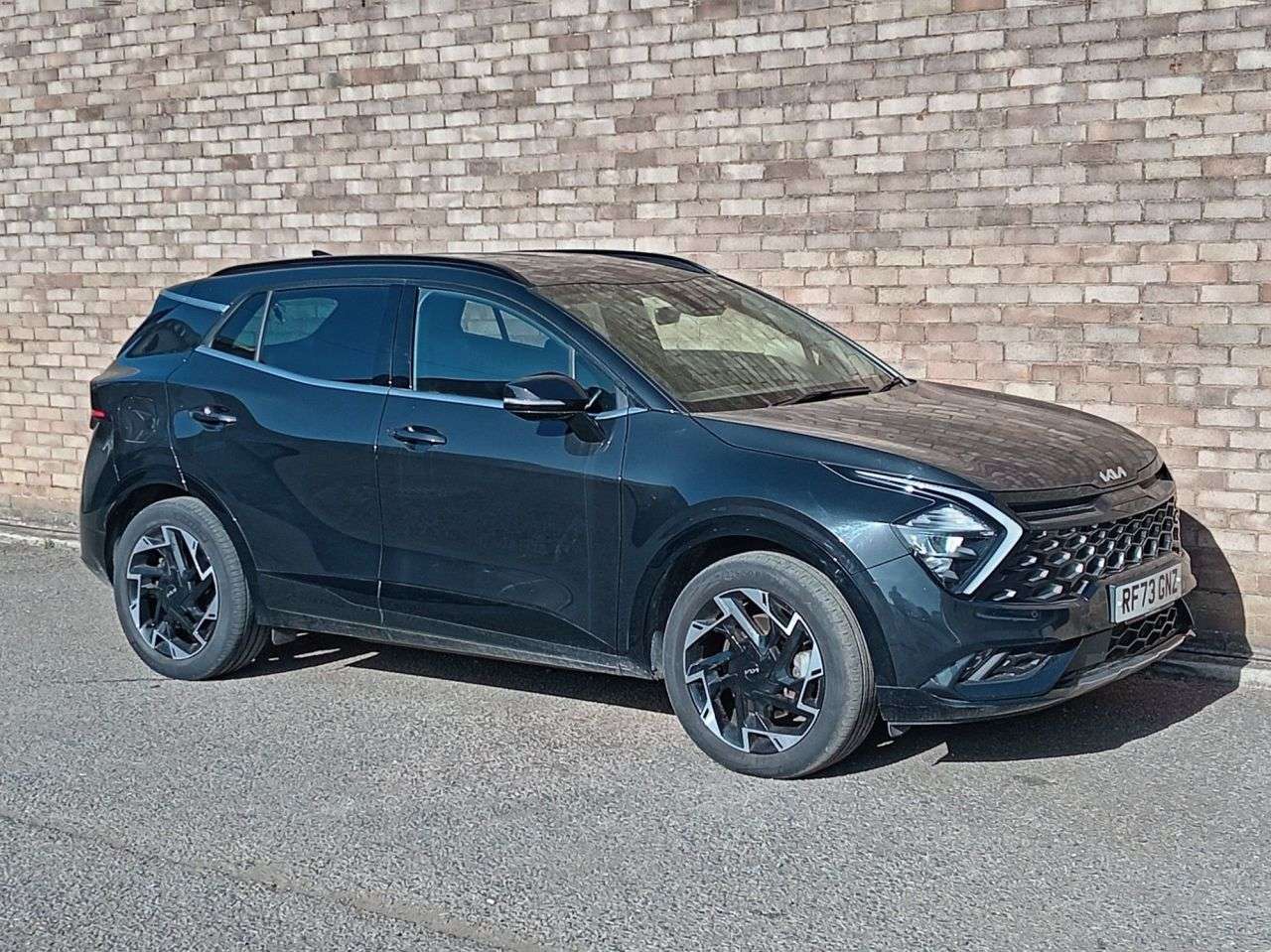 A 2023 KIA SPORTAGE 1.6 T-GDi 13.8kWh GT-Line SUV 5dr Petrol Plug-in Hybrid Auto AWD Euro 6 (s/ A 2023 KIA SPORTAGE 1.6 T-GDi 13.8kWh GT-Line SUV 5dr Petrol Plug-in Hybrid Auto AWD Euro 6 (s/