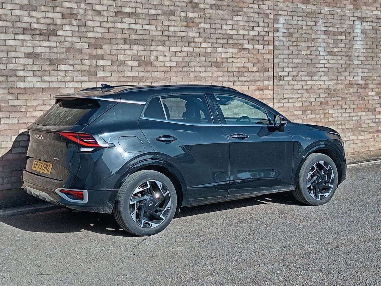 A 2023 KIA SPORTAGE 1.6 T-GDi 13.8kWh GT-Line SUV 5dr Petrol Plug-in Hybrid Auto AWD Euro 6 (s/ A 2023 KIA SPORTAGE 1.6 T-GDi 13.8kWh GT-Line SUV 5dr Petrol Plug-in Hybrid Auto AWD Euro 6 (s/