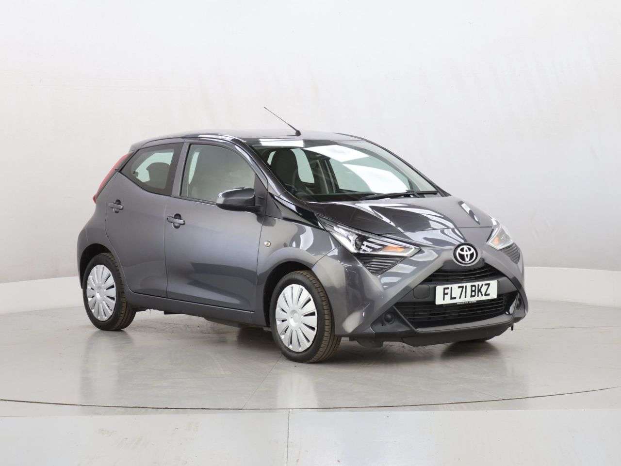 A 2021 TOYOTA AYGO 1.0 VVT-i x-play Hatchback 5dr Petrol Manual Euro 6 (s/s) (71 ps) A 2021 TOYOTA AYGO 1.0 VVT-i x-play Hatchback 5dr Petrol Manual Euro 6 (s/s) (71 ps)