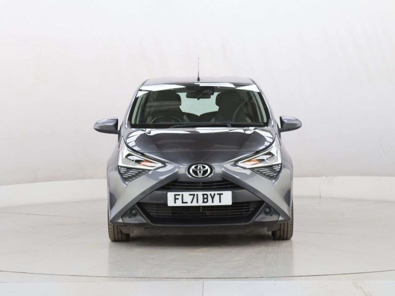 A 2021 TOYOTA AYGO 1.0 VVT-i x-play Hatchback 5dr Petrol Manual Euro 6 (s/s) (71 ps) A 2021 TOYOTA AYGO 1.0 VVT-i x-play Hatchback 5dr Petrol Manual Euro 6 (s/s) (71 ps)