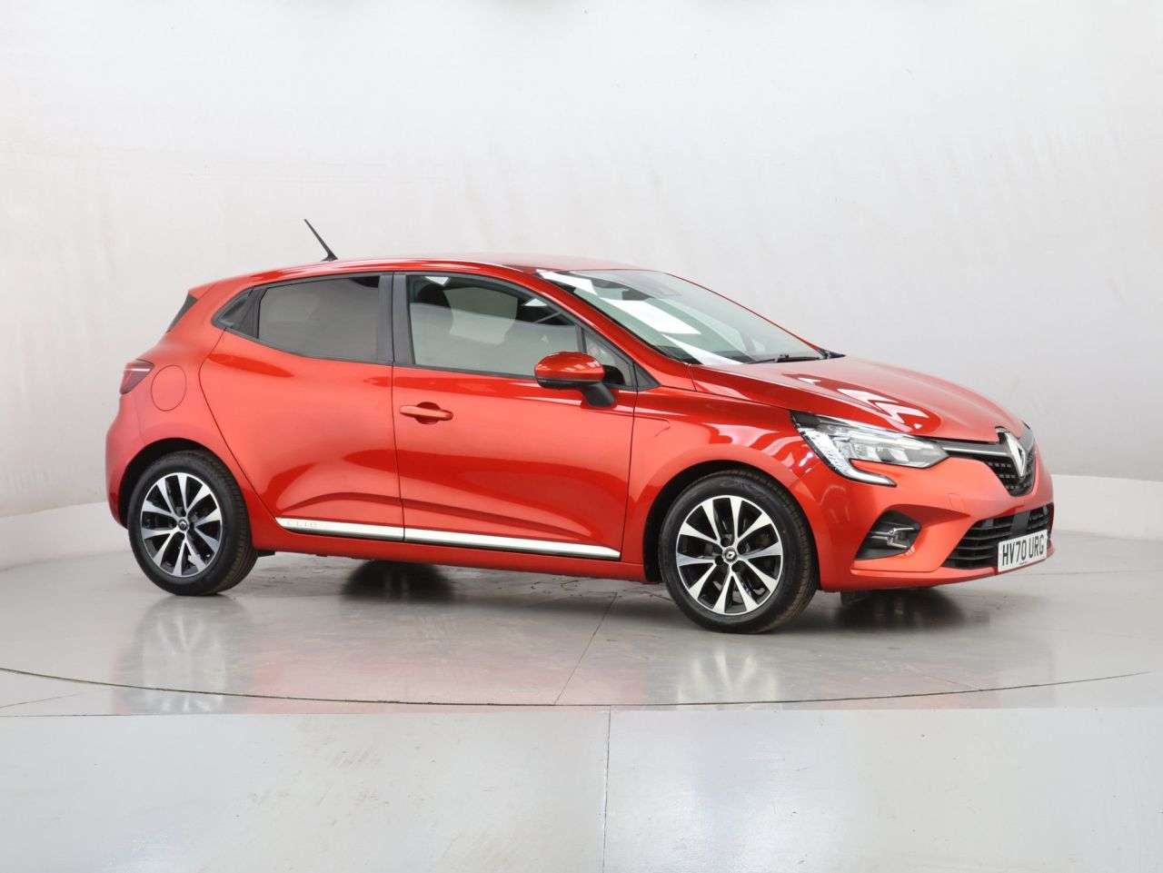A 2020 RENAULT CLIO 1.5 Blue dCi Iconic Hatchback 5dr Diesel Manual Euro 6 (s/s) (85 ps) A 2020 RENAULT CLIO 1.5 Blue dCi Iconic Hatchback 5dr Diesel Manual Euro 6 (s/s) (85 ps)