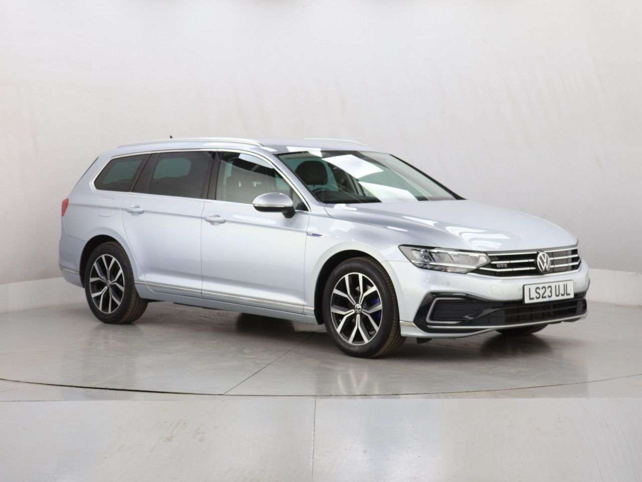 A 2023 VOLKSWAGEN PASSAT 1.4 TSI 13kWh GTE Estate 5dr Petrol Plug-in Hybrid DSG Euro 6 (s/s) (218 ps A 2023 VOLKSWAGEN PASSAT 1.4 TSI 13kWh GTE Estate 5dr Petrol Plug-in Hybrid DSG Euro 6 (s/s) (218 ps