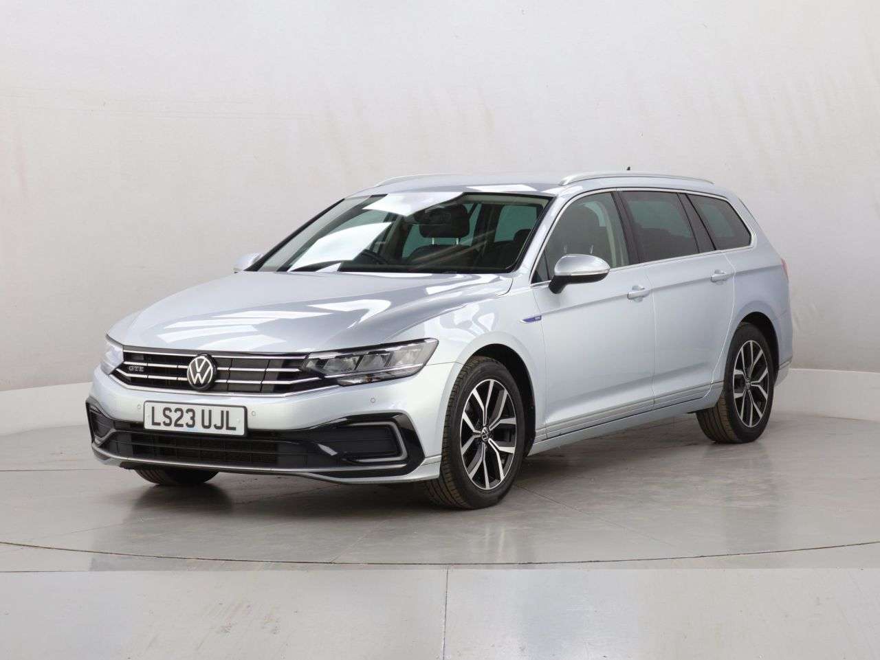 A 2023 VOLKSWAGEN PASSAT 1.4 TSI 13kWh GTE Estate 5dr Petrol Plug-in Hybrid DSG Euro 6 (s/s) (218 ps A 2023 VOLKSWAGEN PASSAT 1.4 TSI 13kWh GTE Estate 5dr Petrol Plug-in Hybrid DSG Euro 6 (s/s) (218 ps