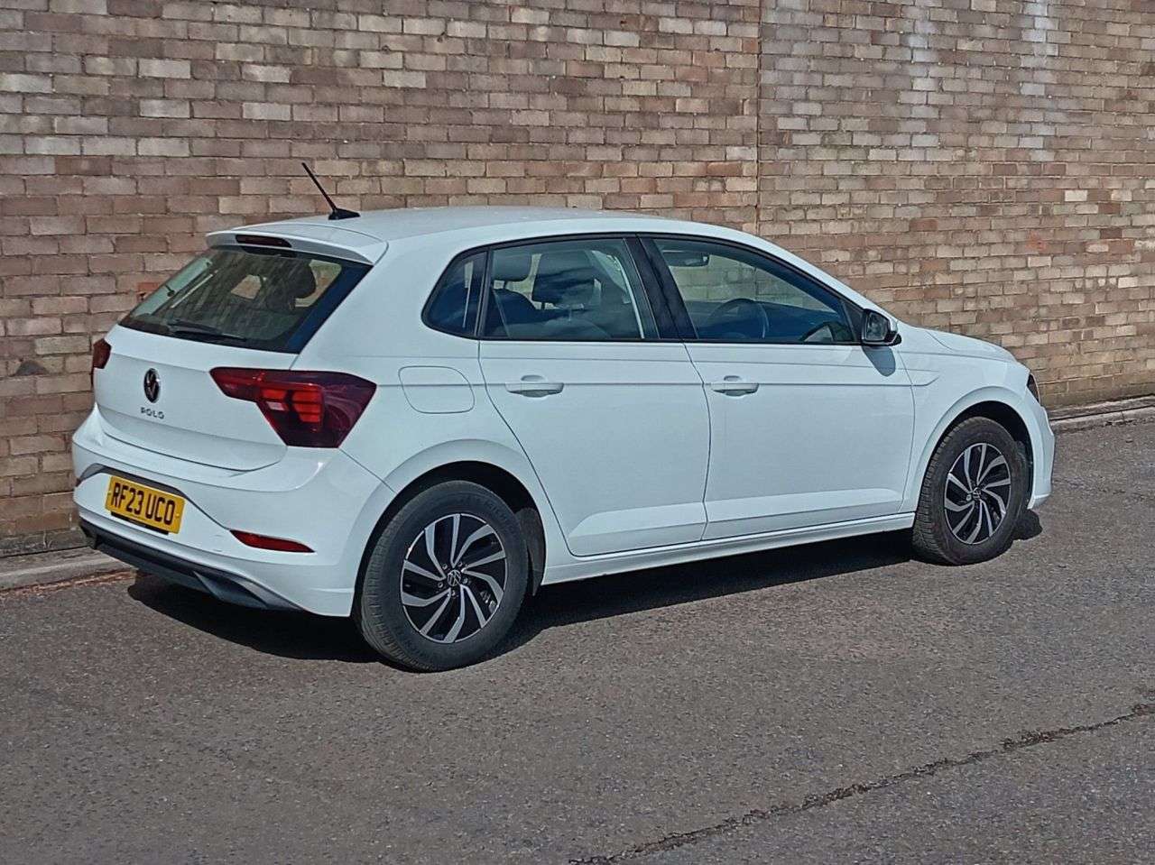 A 2023 VOLKSWAGEN POLO 1.0 TSI Life Hatchback 5dr Petrol Manual Euro 6 (s/s) (95 ps) A 2023 VOLKSWAGEN POLO 1.0 TSI Life Hatchback 5dr Petrol Manual Euro 6 (s/s) (95 ps)